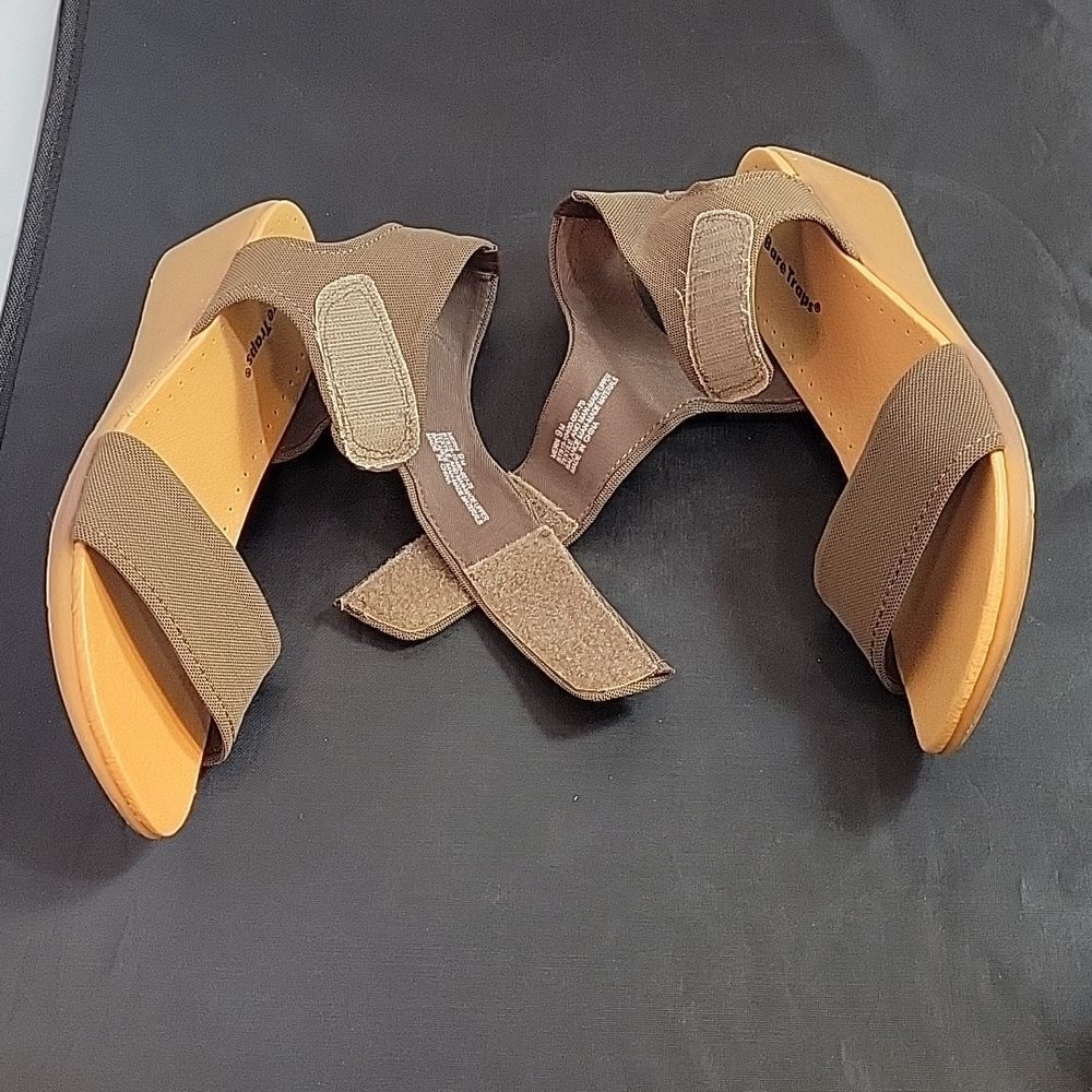 BRAND NEW BARETRAPS DOUBLE VELCRO STRAP OPEN TOE WOMEN"S SANDAL - Picture 11 of 13